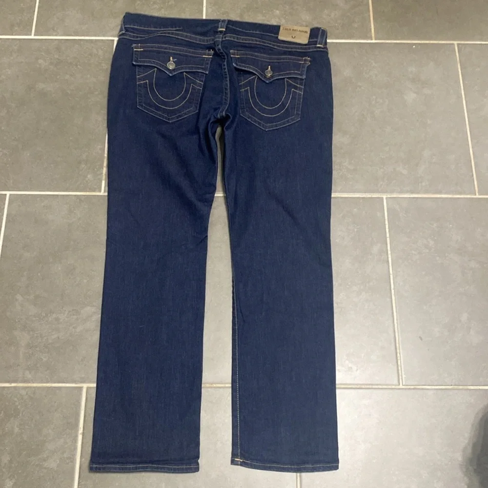True Religion Ricky relaxed straight jeans. Size 42x34